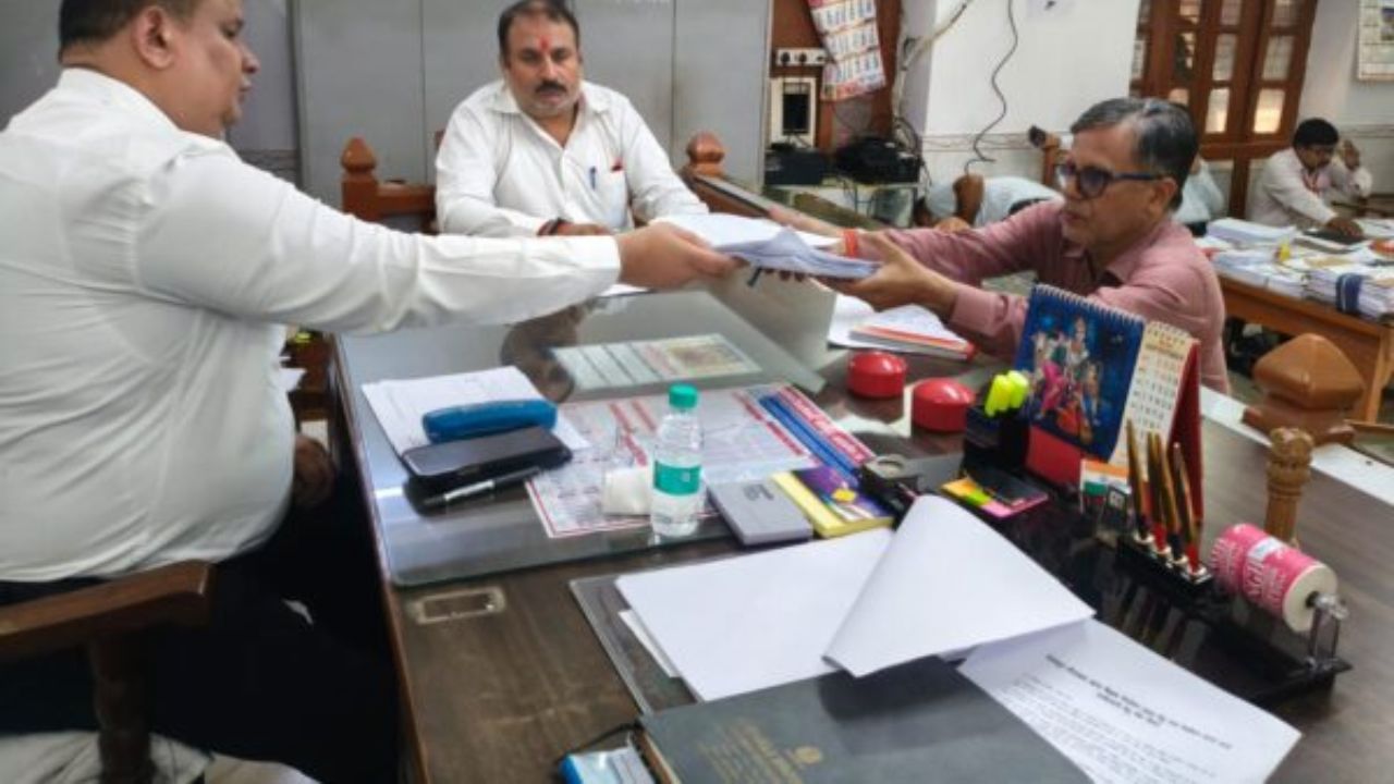 गोरखपुर-फैजाबाद शिक्षक MLC सीट पर चुनावी हलचल तेज, पहले दिन 13 दावेदार मैदान में; 23 अक्टूबर को मतदान