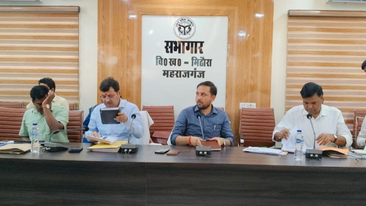 महराजगंज में डीएम का बड़ा एक्शन, जल जीवन मिशन में देरी पर एक्सईएन प्रदीप कनौजिया को नोटिस; दो ब्लॉक के BDO भी निशाने पर