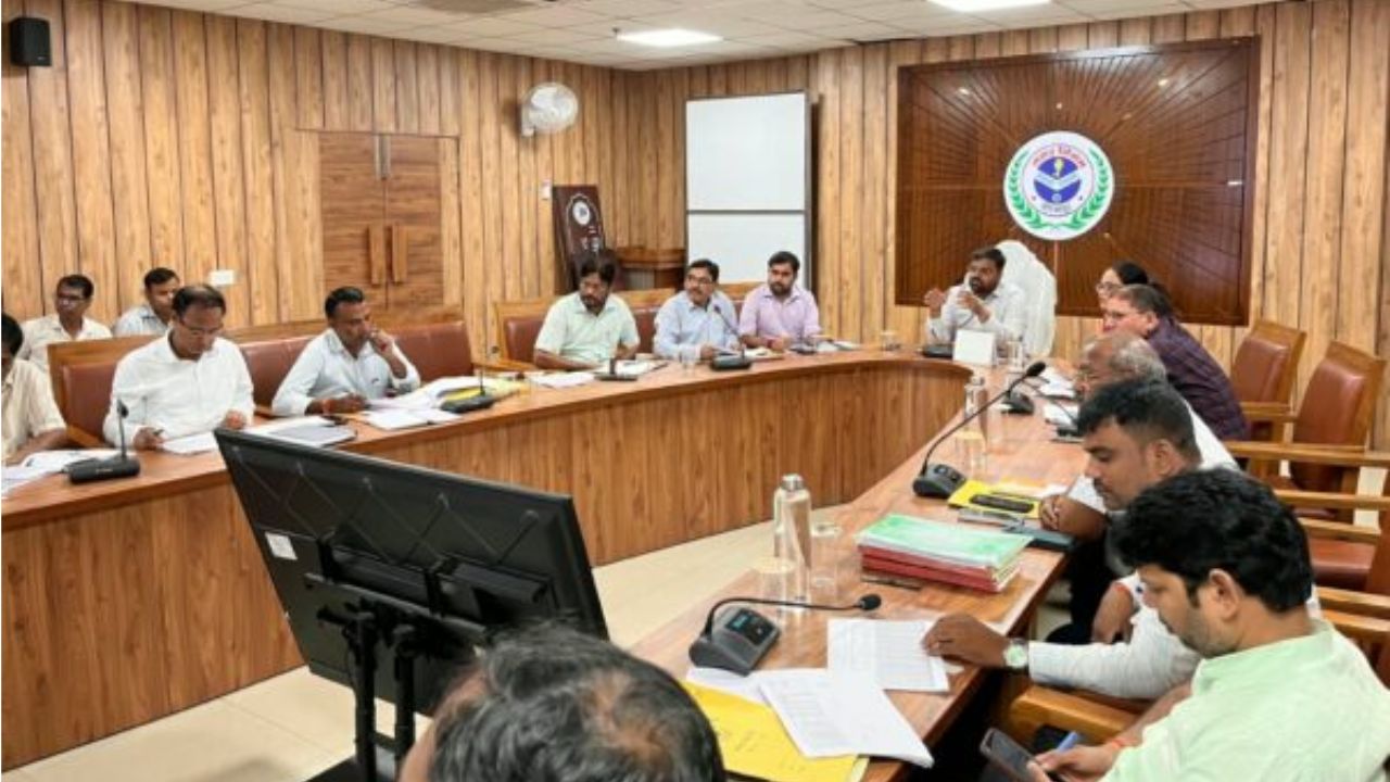 गोरखपुर नगर निगम में टैक्स वसूली पर सख्ती! 40% लक्ष्य के मुकाबले कहीं 21% तो कहीं 34% ; अफसरों को चेतावनी