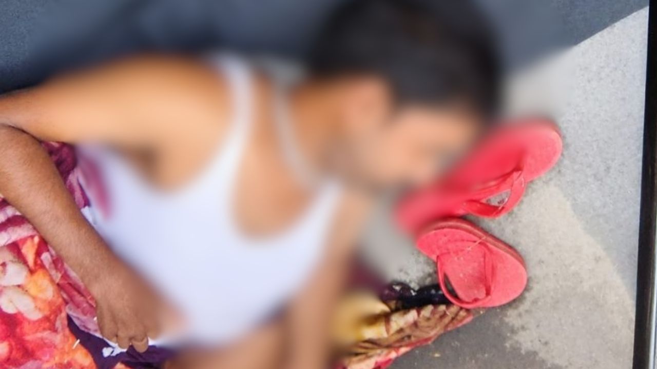 डंपर के नीचे सो रहा था सहयोगी, चालक ने स्टार्ट कर दिया वाहन; पहिए के नीचे आने से मौके पर मौत