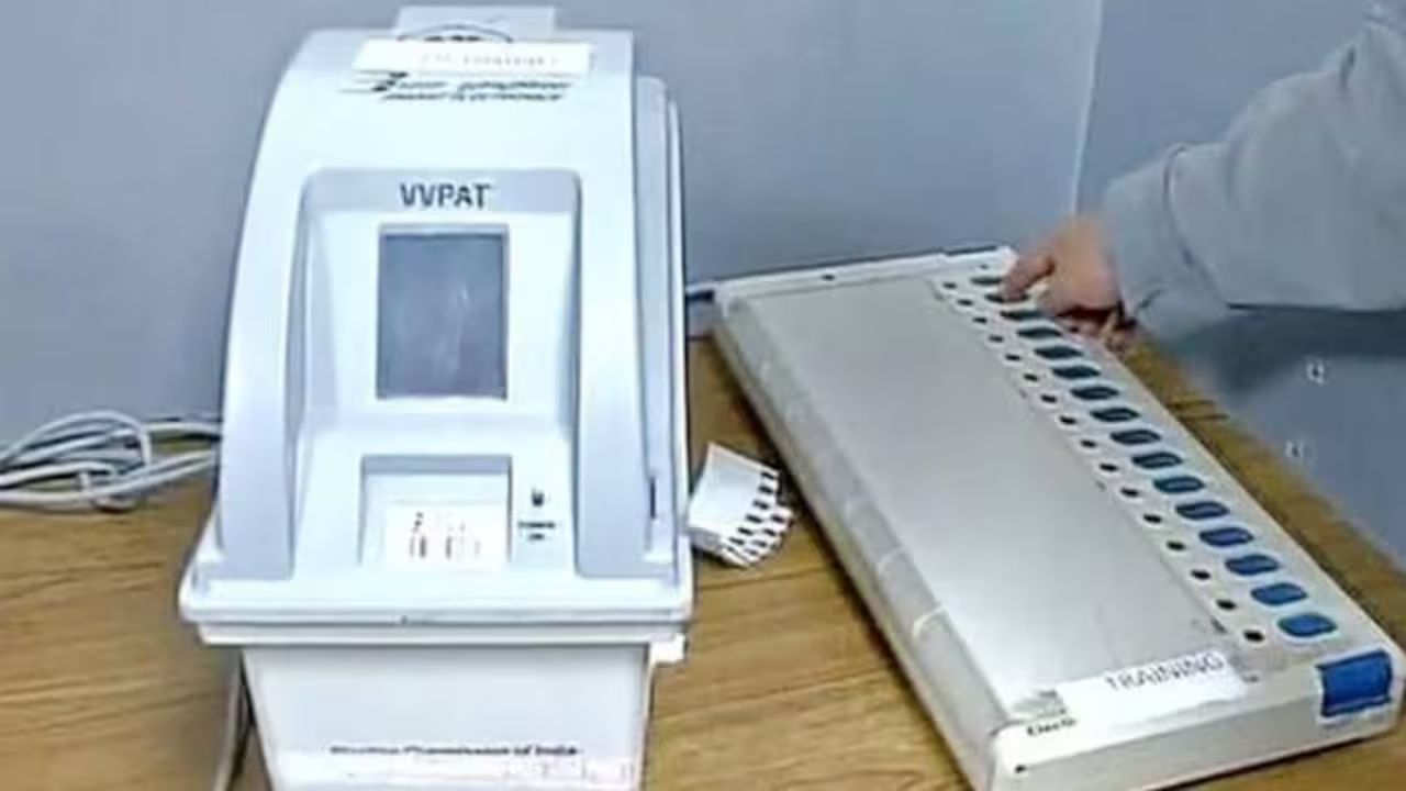 2027 चुनाव से पहले बड़ा कदम! हाथरस में EVM-VVPAT की जांच शुरू, 20 दिन चलेगा पूरा अभियान