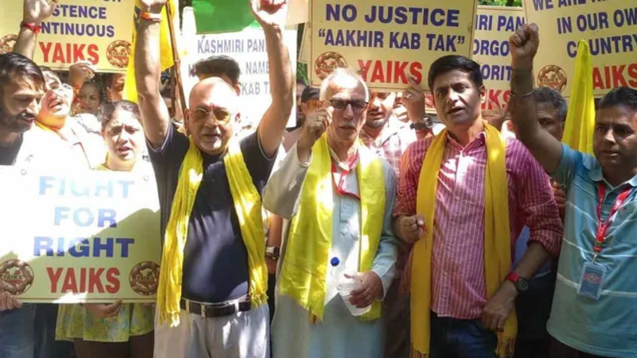 कश्मीरी हिंदुओं का प्रदर्शन तेज, अलग होमलैंड और नरसंहार कानून लागू करने की मांग