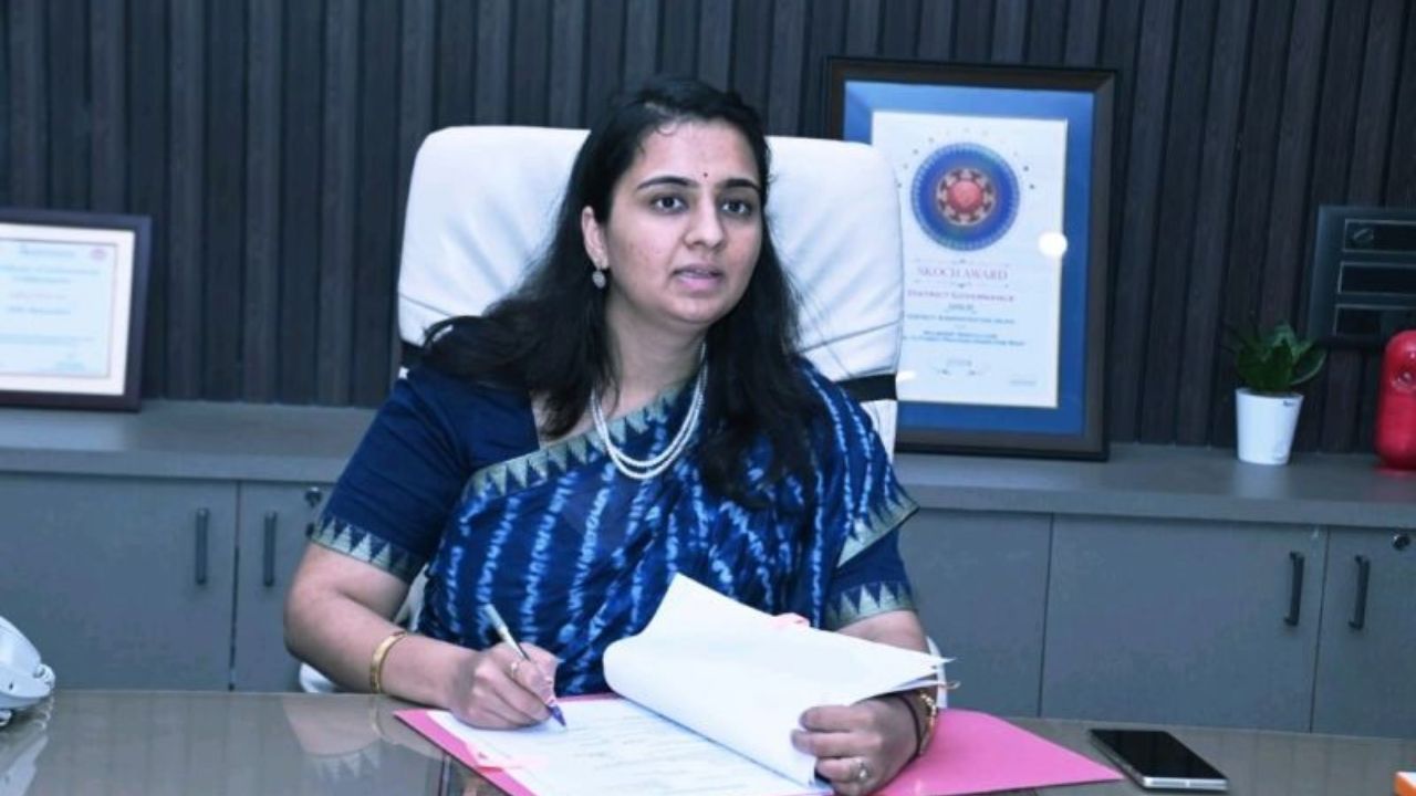 जरांगे पाटिल के तल्ख तेवरों के सामने ढाल बनकर डटी रहीं IAS आशिमा मित्तल, जानें कौन हैं ये जांबाज अफसर