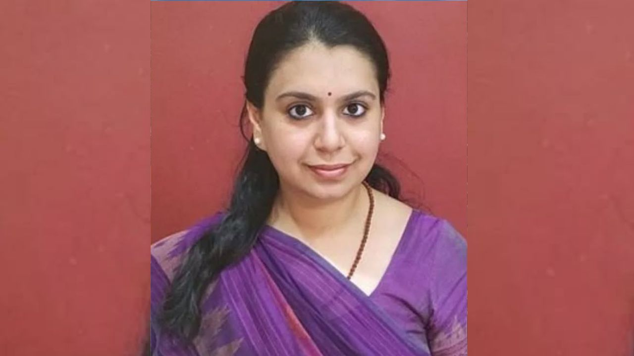 UP Assembly Election 2027: पूर्व IAS अधिकारी दिव्या मित्तल लड़ेंगी विधानसभा चुनाव, देवरिया या मिर्जापुर से ठोक सकती हैं ताल