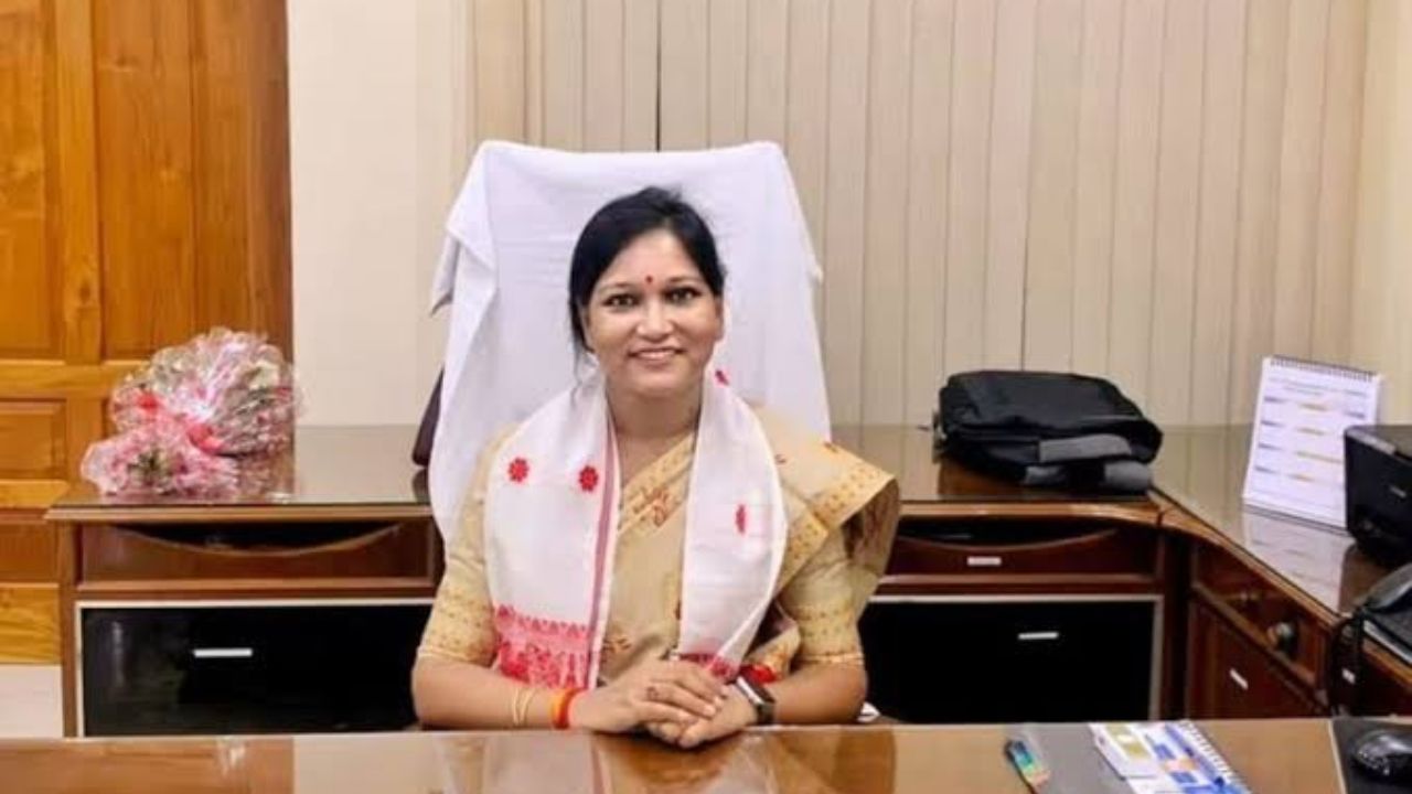TATA की नौकरी छोड़ बनीं IAS वरनाली डेका, अब केंद्र में संयुक्त सचिव बन रचा इतिहास; पढ़ें इनकी संघर्ष की कहानी