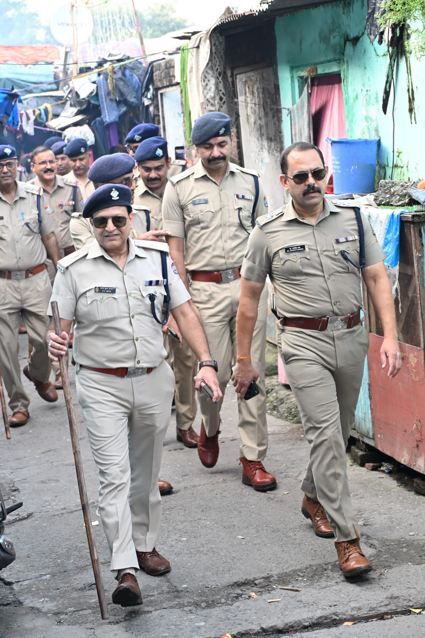 Nainital: सुप्रीम कोर्ट के फैसले से पहले बनभूलपुरा में पुलिस का फ्लैग मार्च, चप्पे-चप्पे पर कड़ा पहरा