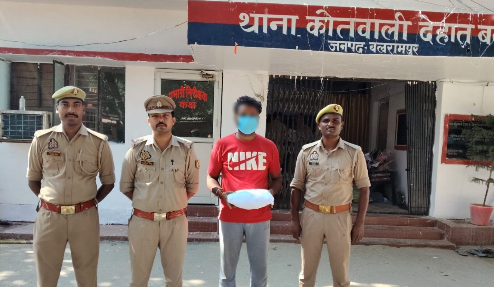 Balrampur Crime: गांजा सप्लाई करने जा रहा था युवक, पुलिस ने आधा किलो से ज्यादा मादक पदार्थ के साथ दबोचा