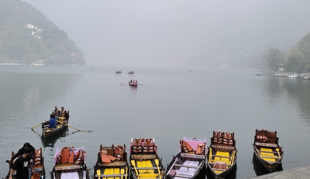 Nainital Weather: रेड अलर्ट के बीच नैनीताल में आफत की बारिश, स्कूल बंद; पर्यटन पर भी पड़ा असर