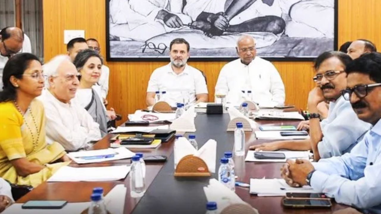 INDIA गठबंधन की बड़ी बैठक: मतदाता सूची विवाद और पीएम के कार्यकाल पर रोक लगाने के लिए विपक्ष की नई रणनीति