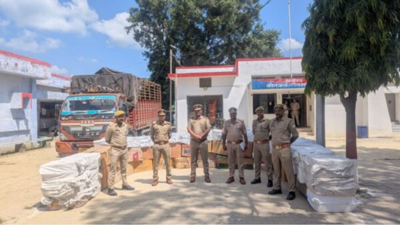 आखिर कहां जा रही थी पटाखों से भरी यह गाड़ी? बलरामपुर पुलिस की इस बड़ी कार्रवाई से हिल गए तस्कर