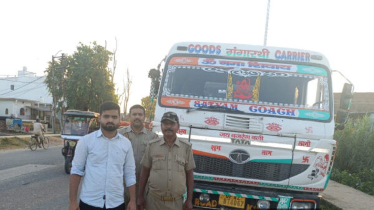 बिना कागजात के सड़कों पर चल रहा था कौन सा बड़ा खेल? बलरामपुर में खनन निरीक्षक के इस ताबड़तोड़ एक्शन ने मचाया हड़कंप