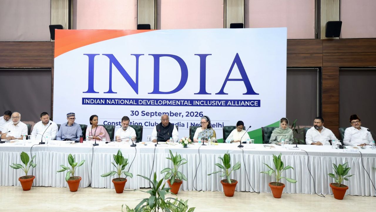 INDIA Bloc Meeting LIVE: इंडिया गठबंधन की बैठक में कई दल और नेता शामिल; SIR और CEC के खिलाफ रणनीति