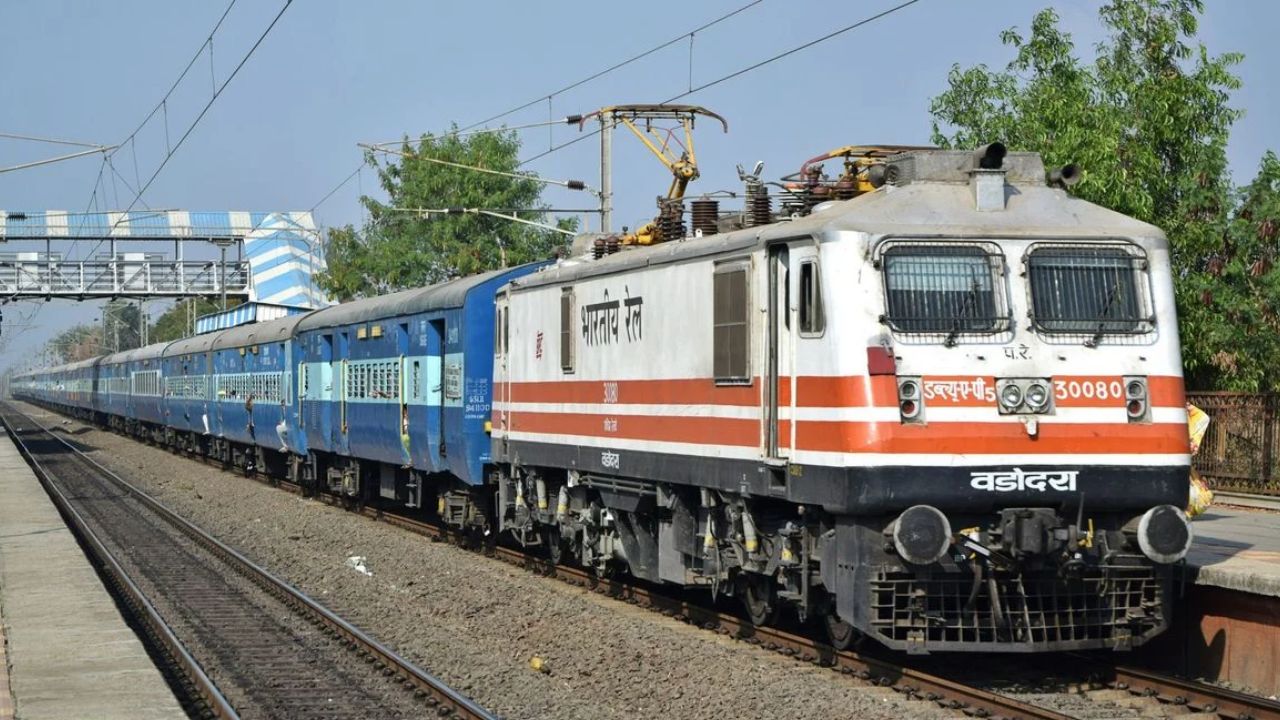 त्योहारों में अब आसानी से मिलेगा कन्फर्म टिकट: हावड़ा-नयी दिल्ली स्पेशल अब हफ्ते में 3 दिन दौड़ेगी, जानें नया शेड्यूल