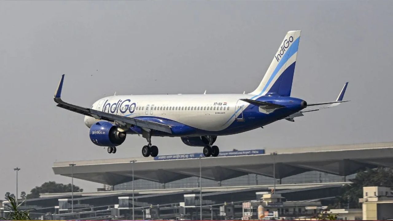 IndiGo Flight Emergency: आसमान में अचानक बिगड़ी यात्री की तबीयत, बैंकॉक-दिल्ली फ्लाइट की लखनऊ में इमरजेंसी लैंडिंग