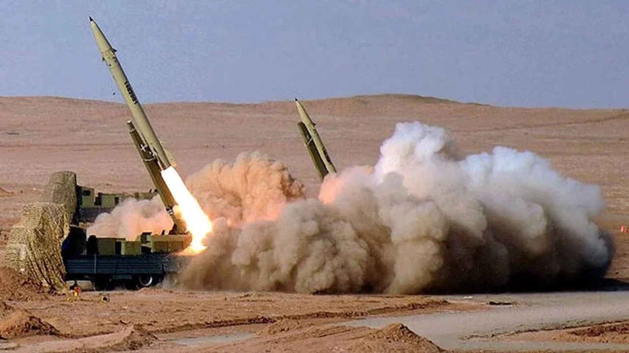IRGC Warning: ईरान ने दी लंबी जंग की चेतावनी, नए हथियारों के इस्तेमाल का किया दावा