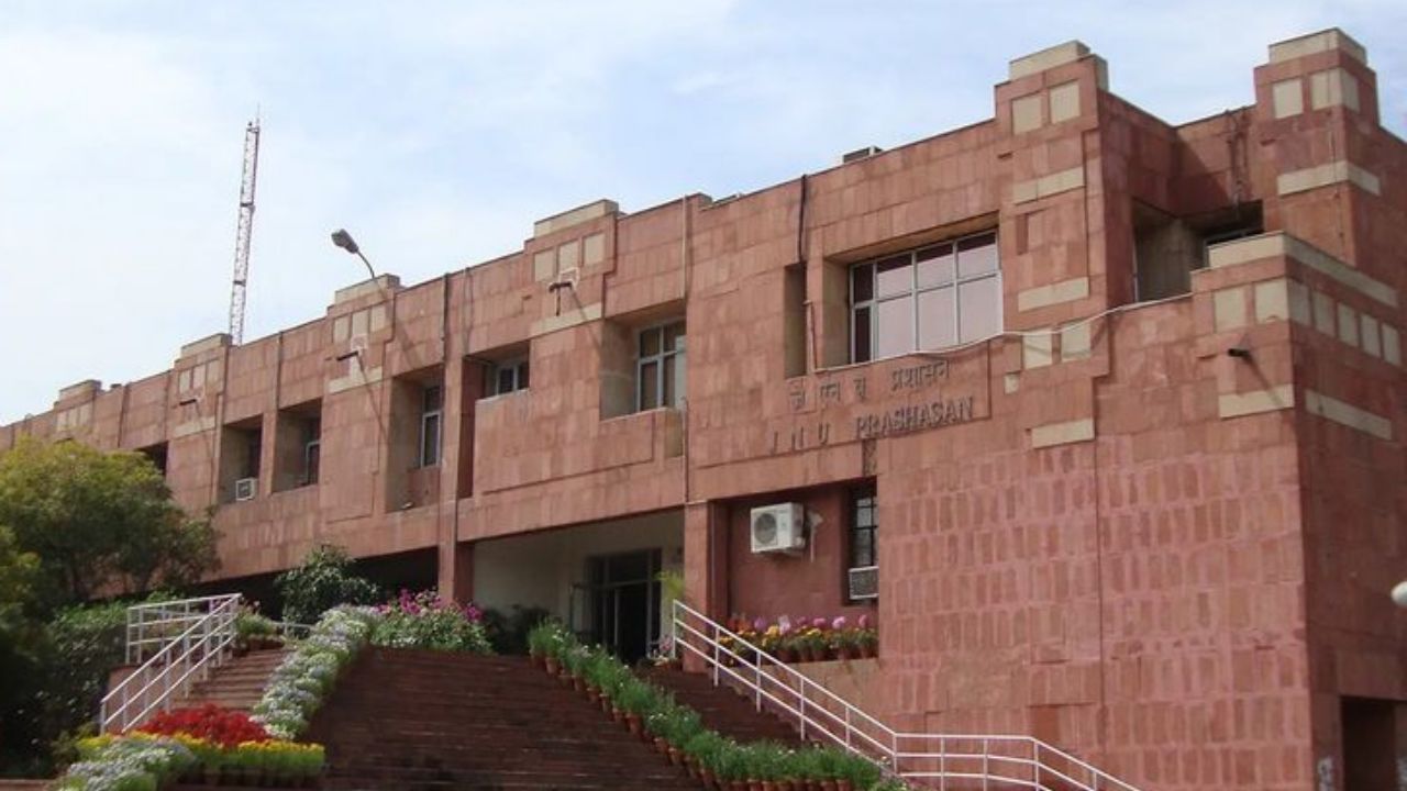 क्लास रूम से लेकर घर तक हैवानियत, JNU के प्रोफेसर की घिनौनी करतूतों का कैसे हुआ भंडाफोड़?