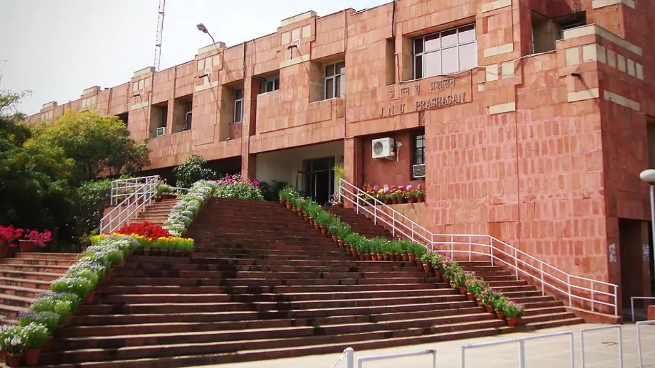 JNU प्रोफेसर पर 10 से ज्यादा छात्राओं ने लगाए यौन उत्पीड़न के आरोप, ICC कर रही जांच