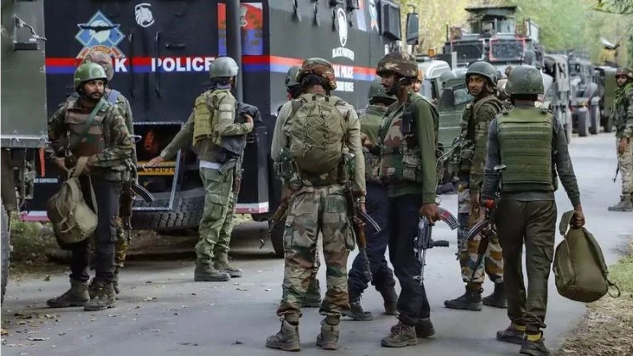 गोलीबारी और धमाकों की आवाज से रातभर गूंजी घाटी; जंगल में जारी ऑपरेशन में दो आतंकी ढेर