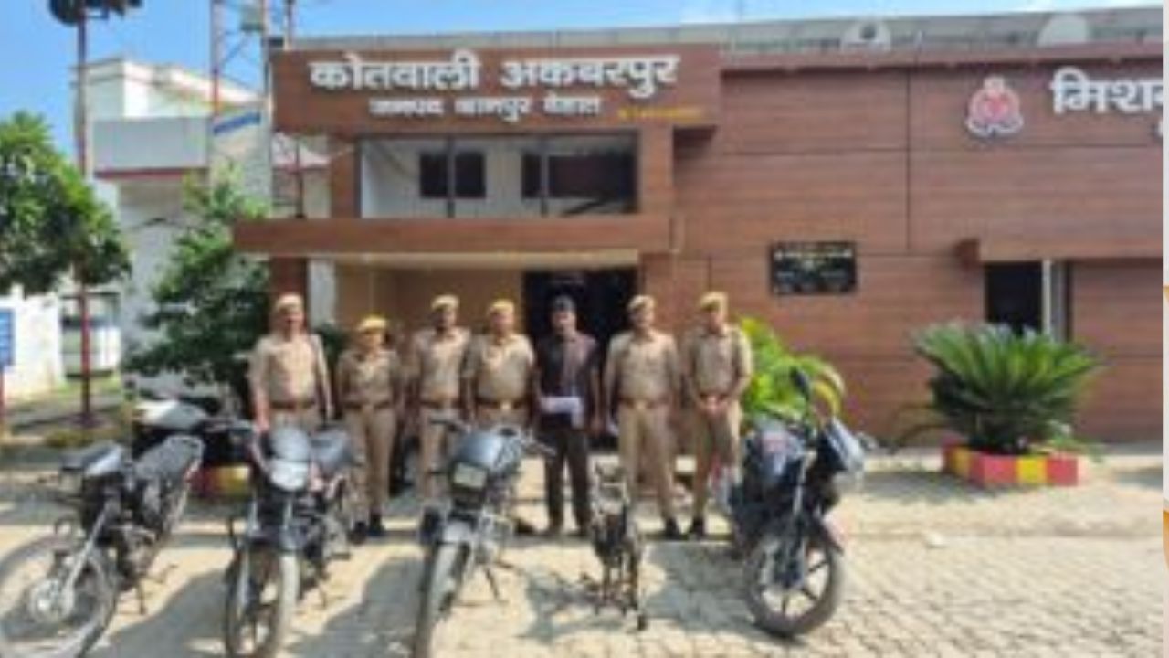 Kanpur Dehat: एक बाइक की चेकिंग से खुला चोरों का पूरा काला चिट्ठा, पुलिस ने बरामद किया लाखों का माल