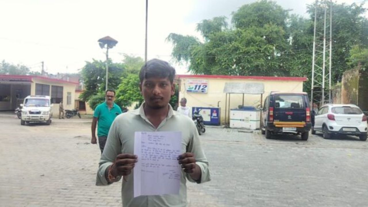 पढ़ाई करने लाइब्रेरी गया छात्र, बाहर खड़ी साइकिल चंद मिनटों में गायब; CCTV में कैद हुआ चोर