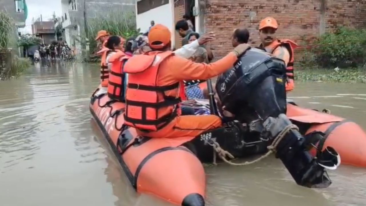 कानपुर में पाण्डु नदी का जलस्तर बढ़ा, आधा दर्जन गांवों में घुसा बाढ़ का पानी; NDRF ने शुरू किया रेस्क्यू