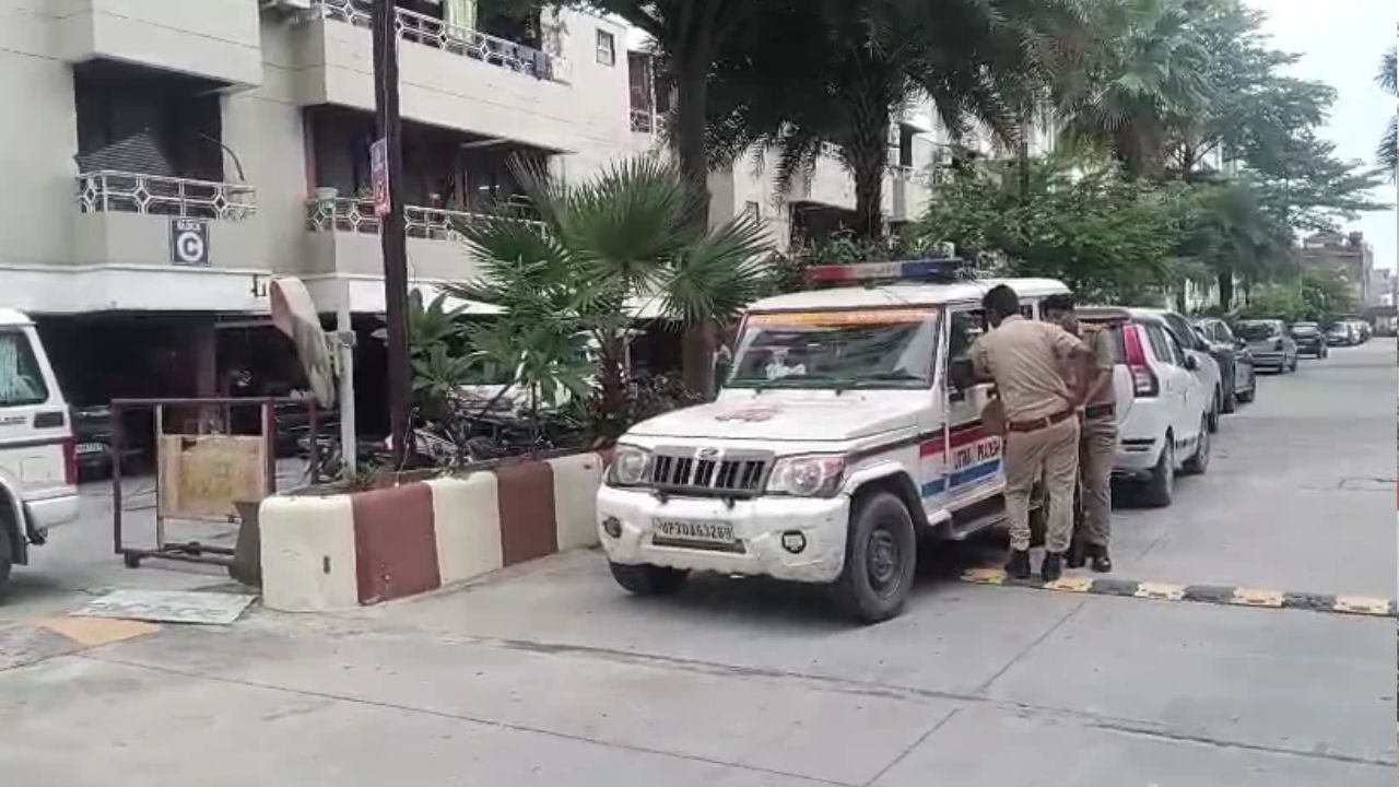 Kanpur Murder: कानपुर की हाई-सिक्योरिटी सोसाइटी में मिला खून से लथपथ मिला शव; मौके पर पुलिस