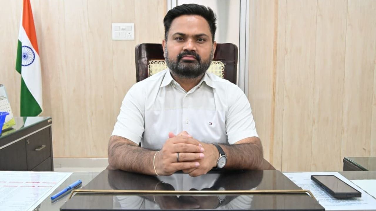 कानपुर को मिला नया DM, महेंद्र सिंह तंवर ने संभाली कमान; जनसमस्याओं पर लिया बड़ा संकल्प