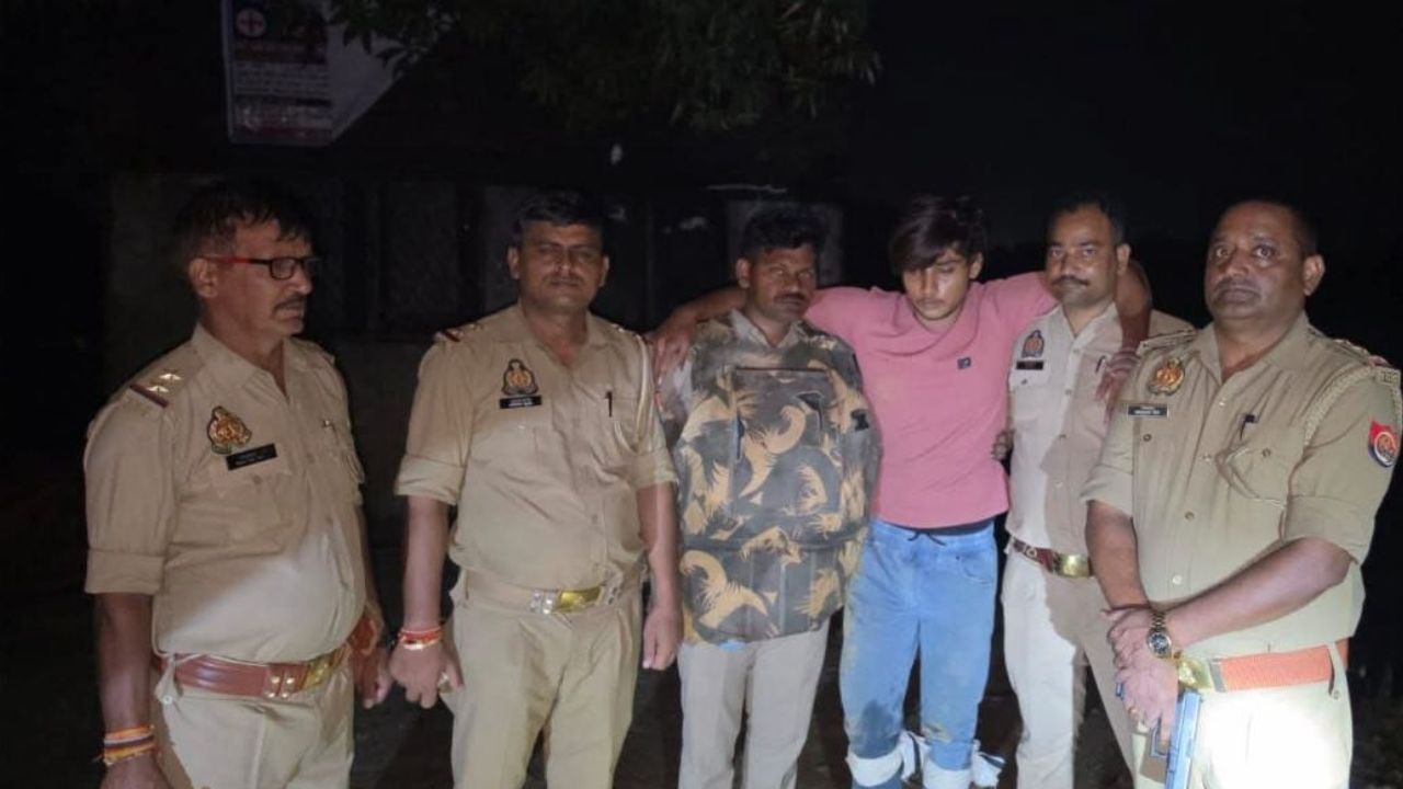 Kaushambi News: पटाखा फैक्ट्री विस्फोट मामले में 25 हजार का इनामी आरोपी मुठभेड़ में गिरफ्तार, दोनों पैरों में लगी गोली