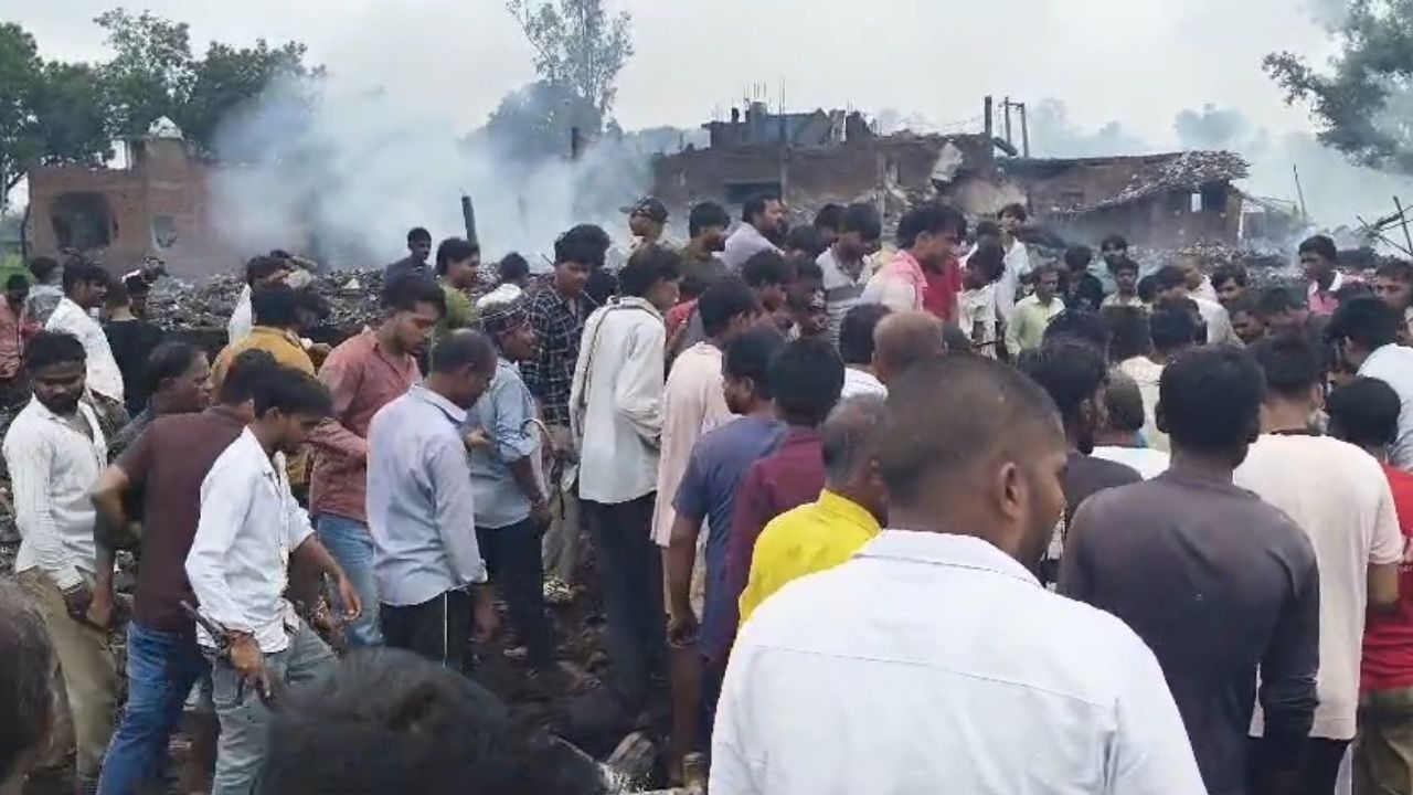 मालिक जेल में था, लाइसेंस भी था रद्द; फिर भी कौन चला रहा था मौत की फैक्ट्री? कौशांबी हादसे में 11 जिंदगियों का जिम्मेदार कौन
