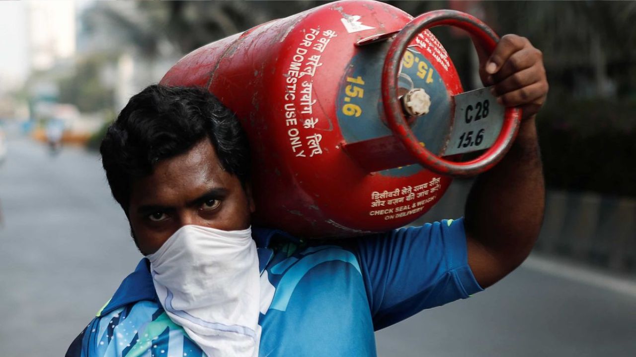LPG Price Today: गैस सिलेंडर के दाम में आज क्या बदला? बुकिंग से पहले जानें 4 सितंबर का नया रेट