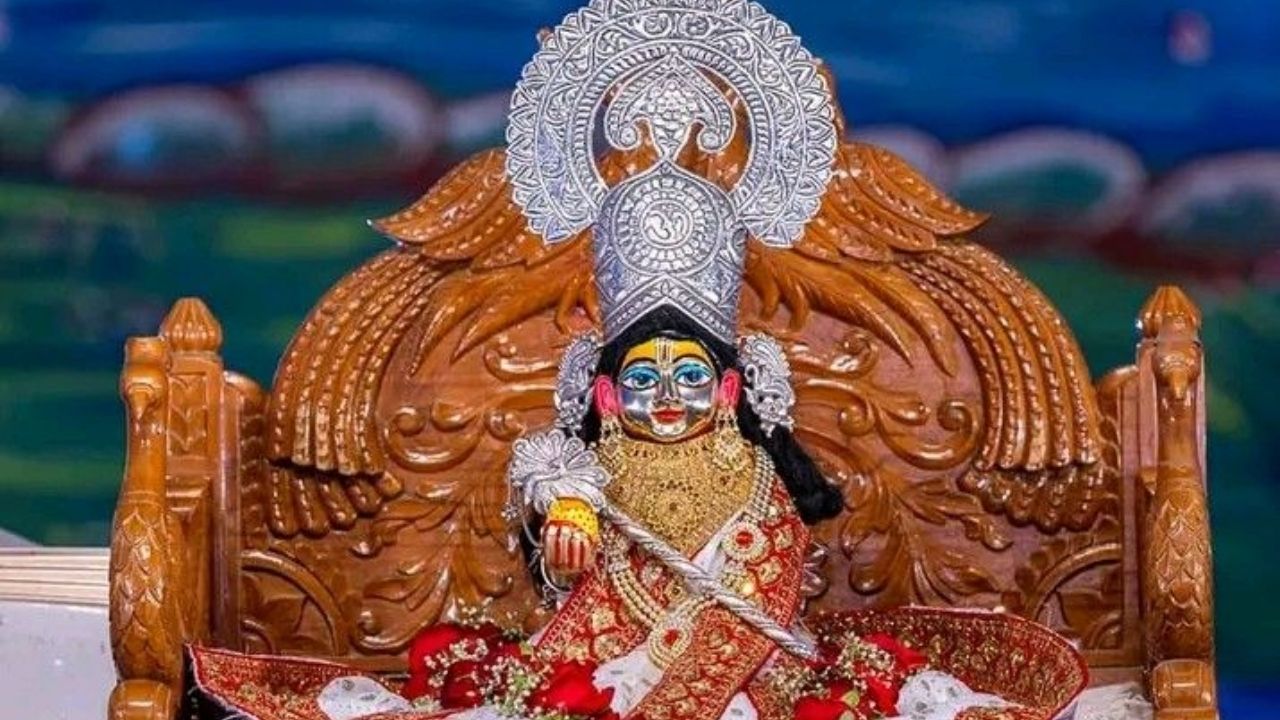 2026 में जन्माष्टमी की पूजा के लिए मध्यरात्रि का समय सबसे महत्वपूर्ण माना जाएगा। इस दौरान भक्त भगवान श्रीकृष्ण का जन्मोत्सव मनाएंगे, उनका अभिषेक करेंगे और पूजा-अर्चना के बाद प्रसाद वितरित करेंगे।  पूजा के सटीक मुहूर्त में स्थान के अनुसार थोड़ा अंतर हो सकता है। इसलिए अपने शहर के पंचांग के अनुसार पूजा का समय देखना उचित रहेगा।