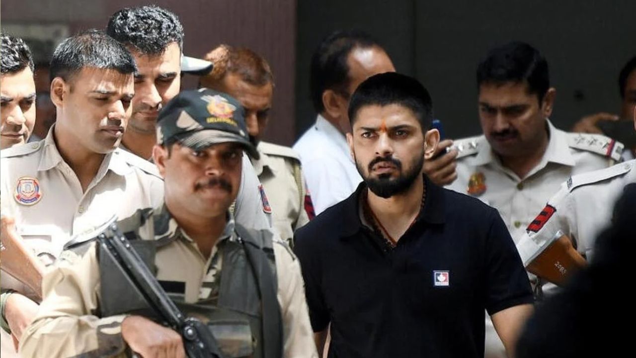 Lawrence Bishnoi का शूटर निकला पंजाब पुलिस के स्पेशल DGP का भतीजा, 5 करोड़ रंगदारी मामले में गिरफ्तार