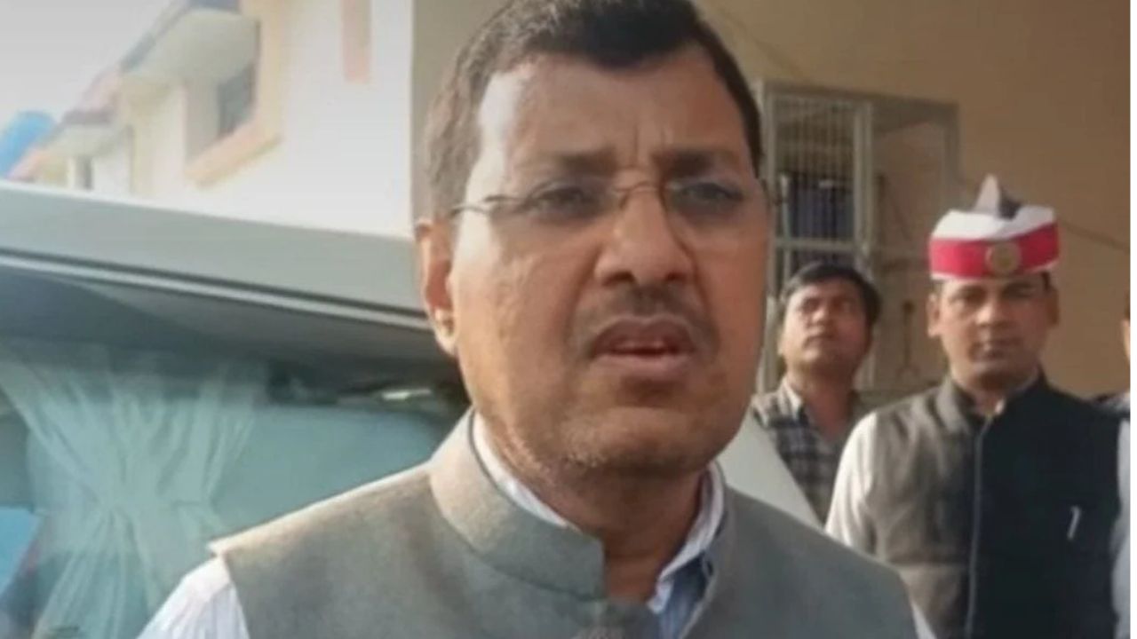 Maharaajganj मुख्यविकास अधिकारी ने जनपद के सभी खंड विकास अधिकारीयों का वेतन रोका, जानिए पूरा मामला