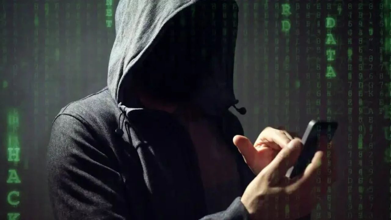 Maharajganj Cyber Crime: ऑनलाइन ठगों के नए पैंतरे से सहमा परिवार, फर्जी आईडी के खेल का पर्दाफाश करने में जुटी खाकी