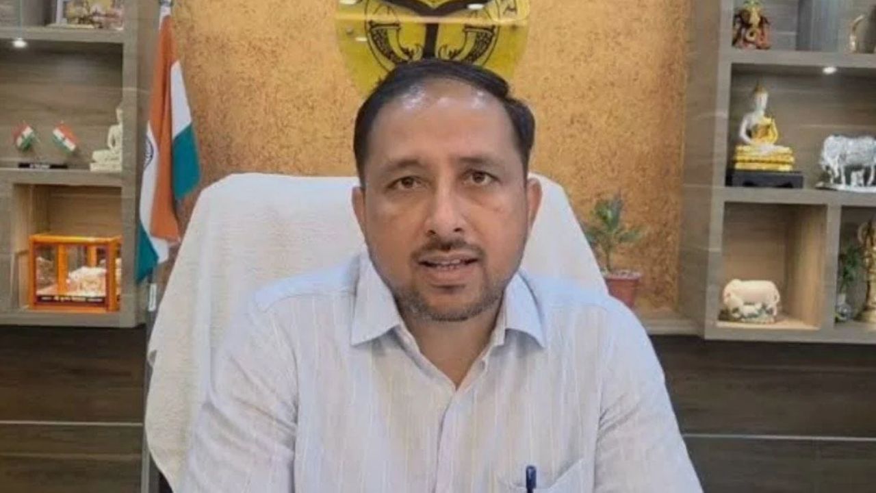 स्कूल जाने से पहले पढ़ लें ये खबर! महराजगंज में 26 सितंबर को कक्षा 12 तक छुट्टी, सभी बोर्डों पर लागू