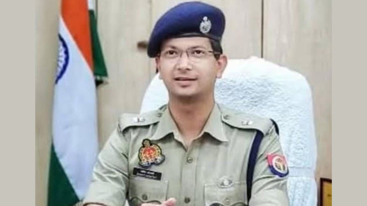 केक कटा, जश्न मना; फिर वायरल VIDEO ने मचा दिया हड़कंप! चौकी प्रभारी समेत 6 पुलिसकर्मियों पर गिरी गाज