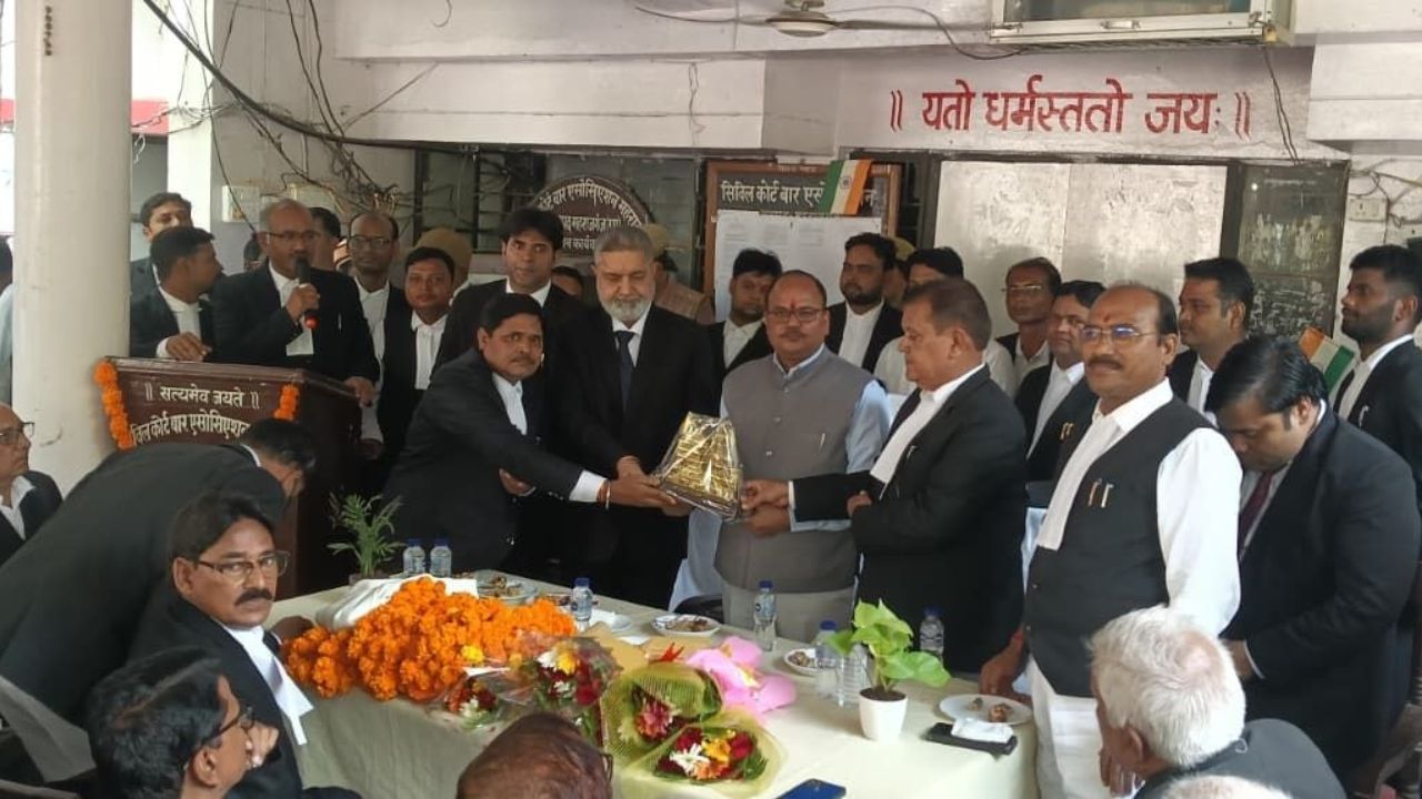 महराजगंज पहुंचे हाईकोर्ट के न्यायमूर्ति प्रवीण कुमार गिरि, बोले- ‘बार और बेंच’ के बिना अधूरी है न्याय की परिकल्पना