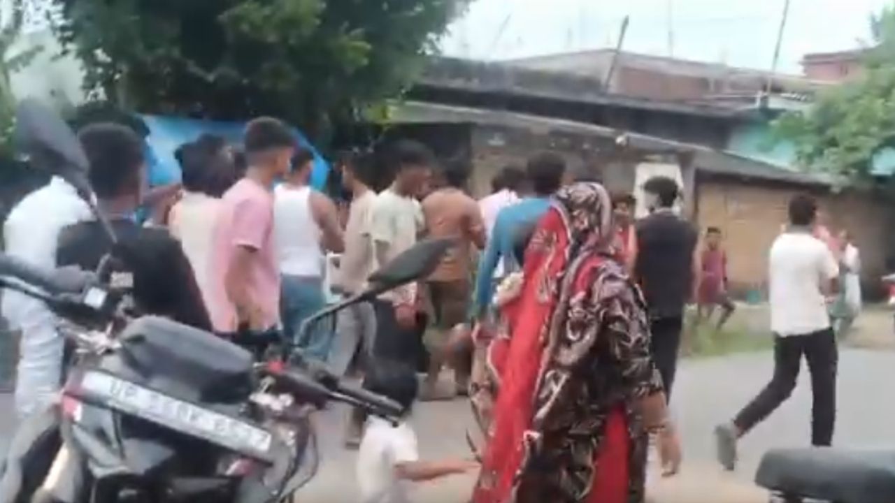 जिम में पानी को लेकर हुई कहासुनी, बाहर निकलते ही बदल गया पूरा नजारा… युवकों की मारपीट का VIDEO वायरल