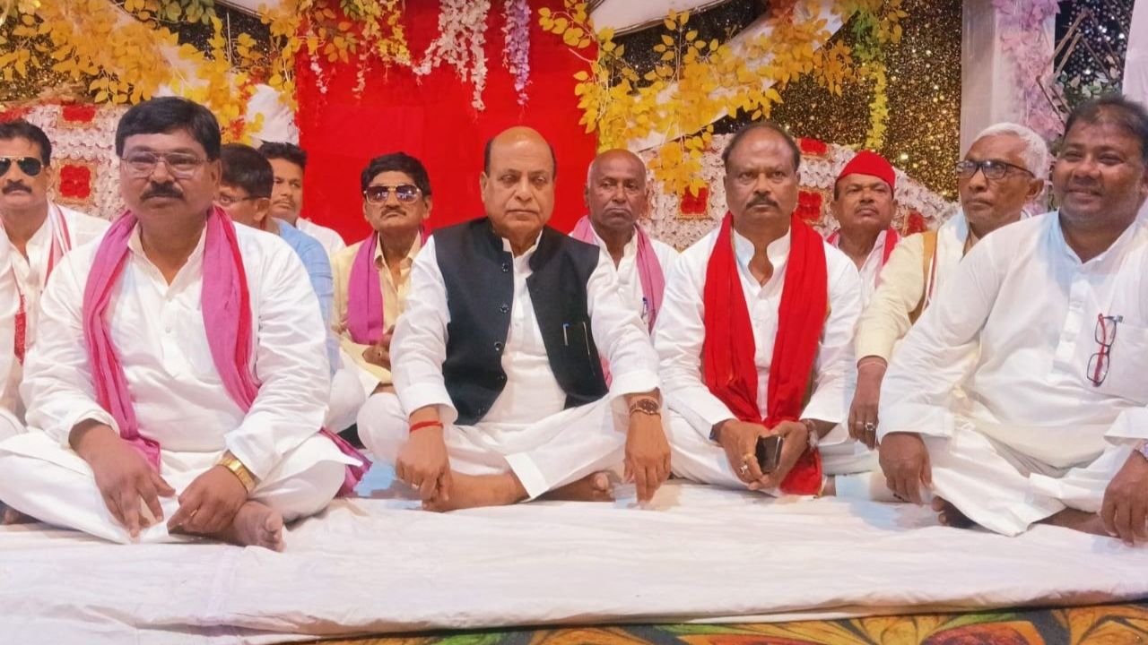 महराजगंज में रामाश्रय विश्वकर्मा का BJP पर हमला, बोले- ‘PDA समाज का हो रहा उत्पीड़न’; 2027 के लिए बूथ मजबूत करने का दिया मंत्र