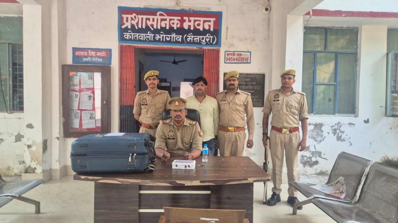 ट्रॉली बैग लेकर अंडरपास के नीचे खड़ा था युवक, पुलिस को देखते ही भागा; बैग खुला तो निकला 10 किलो गांजा