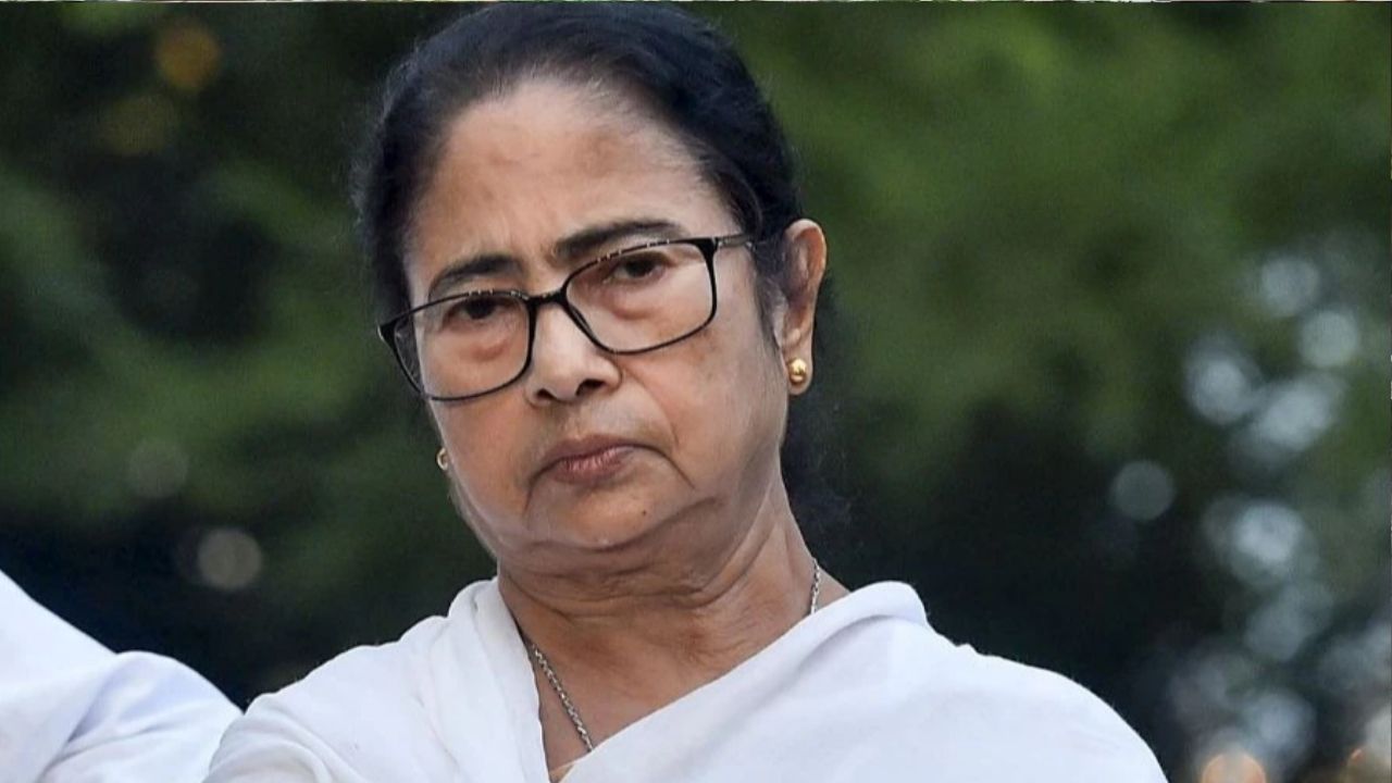 Mamata Banerjee Niece Death: शिक्षक भर्ती केस में नौकरी गंवाने वाली बृष्टि मुखर्जी का शव घर से मिला, पुलिस जांच में जुटी