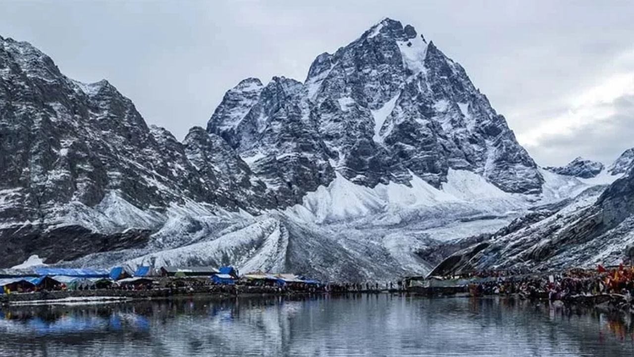 Manimahesh Yatra Update: डल झील से गौरीकुंड तक बिगड़ा मौसम, श्रद्धालुओं की सुरक्षा के लिए रोक