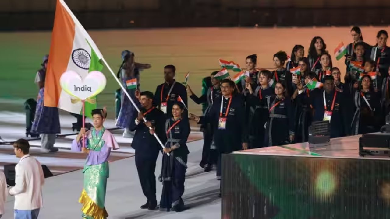 Asian Games 2026: मनु भाकर-पवन सहरावत ने थामा तिरंगा, भव्य उद्घाटन के बीच खाली सीटों ने चौंकाया