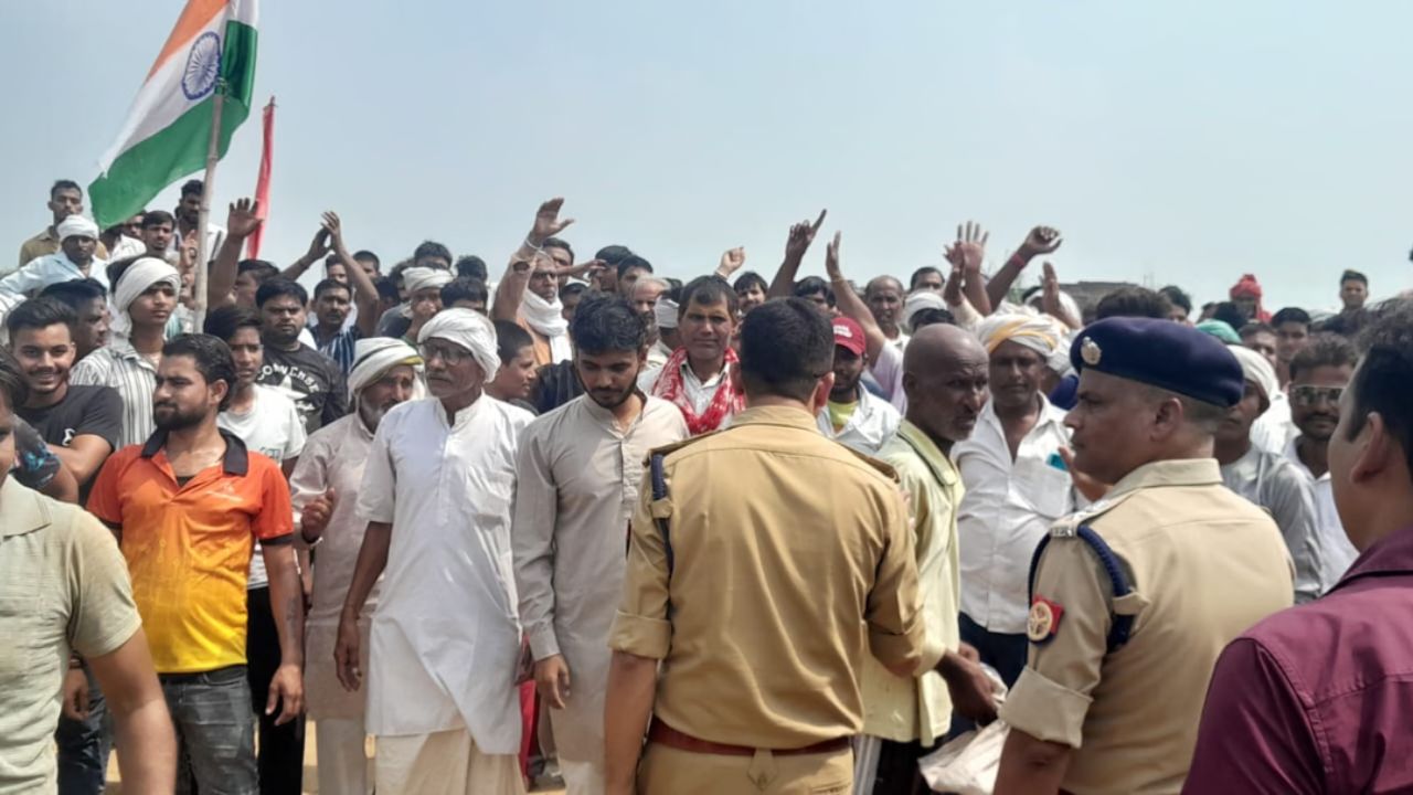 छाता शुगर मिल पर फिर गरमाया माहौल, तड़के प्रदर्शनकारियों को हटाने के बाद 30 गांवों में पंचायत; मिल की ओर बढ़े ग्रामीण