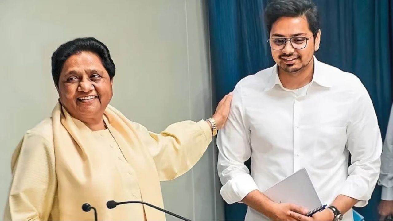 मायावती ने आकाश आनंद को BSP से किया बाहर, अशोक सिद्धार्थ के संन्यास के बाद लिया बड़ा फैसला
