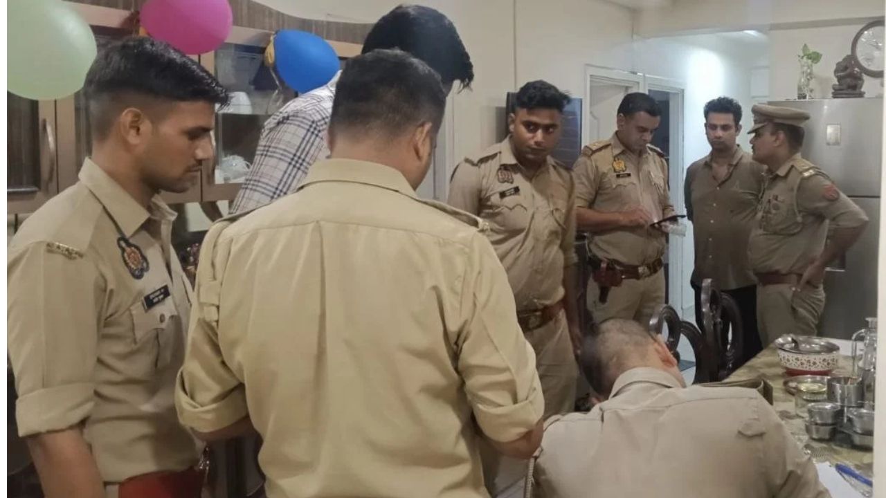 “फ्लैट का दरवाजा खुलते ही कांप उठे बेटा-बहू!” 63 साल के दवा कारोबारी का खून से सना मिला शव; जानिए पूरा सच