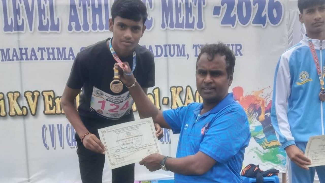 मिर्जापुर के मृत्युंजय यादव ने रचा इतिहास, नेशनल अंडर-15 हाई जंप में जीता गोल्ड; पिता BSF में तैनात, बेटा खेल में चमका