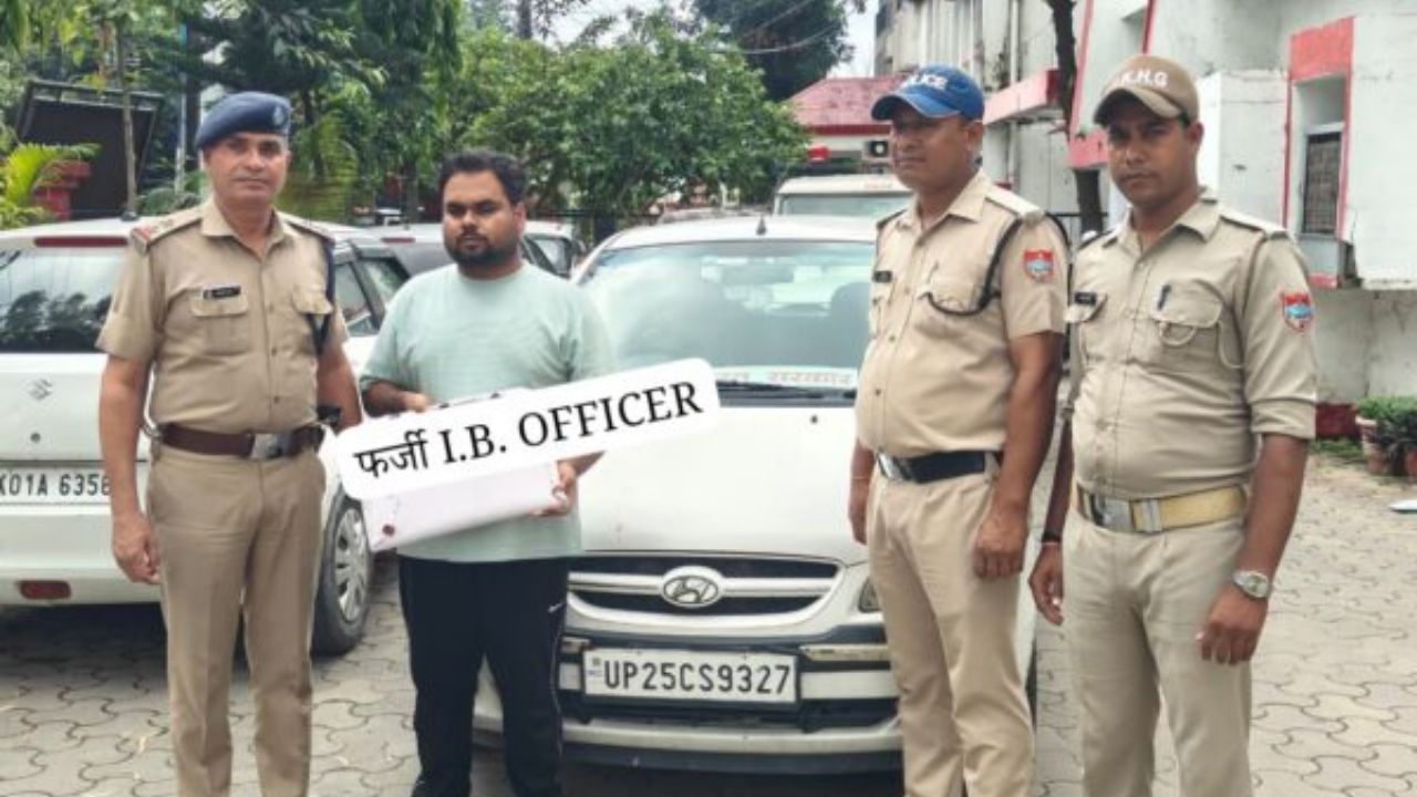 फर्जी ‘जेम्स बॉन्ड’: हल्द्वानी में नीली-लाल बत्ती और ‘भारत सरकार’ की प्लेट लगी कार में घूम रहा था नकली IB अफसर, ऐसे खुली पोल
