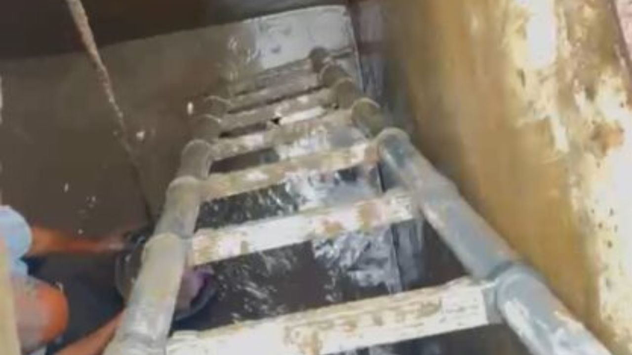 सालों से नहीं हुई थी स्कूल के वाटर टैंक की सफाई, बच्चों की सेहत से खिलवाड़ का यह सच देख कांप उठेगी रूह