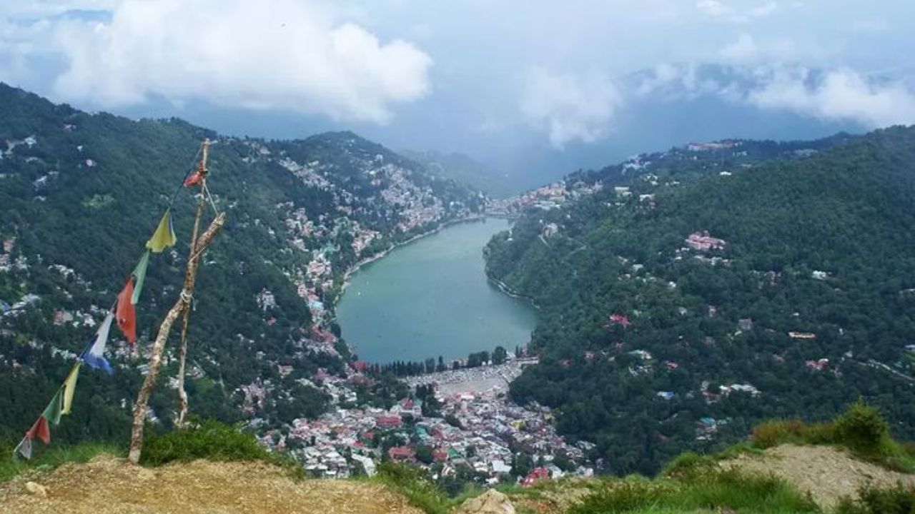 नैनीताल में दिखा चमत्कार! पहाड़ों से बहने लगा दूध, देखने उमड़ी लोगों की भीड़… फिर सामने आया हैरान करने वाला सच